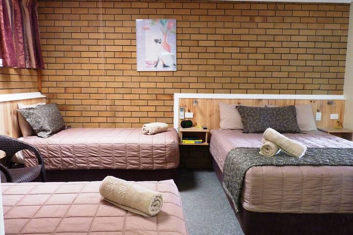 Room 5 of 32