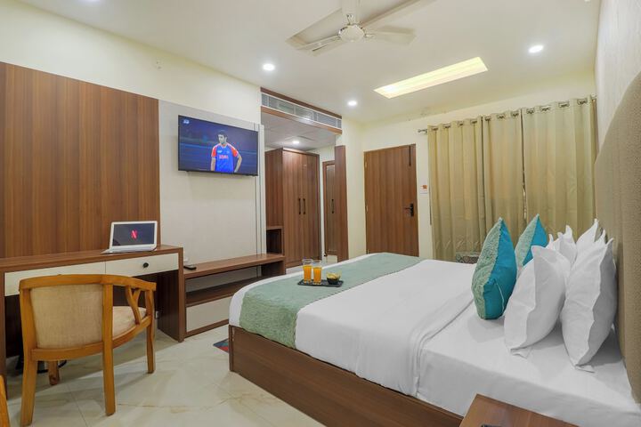 Room 8 of 33