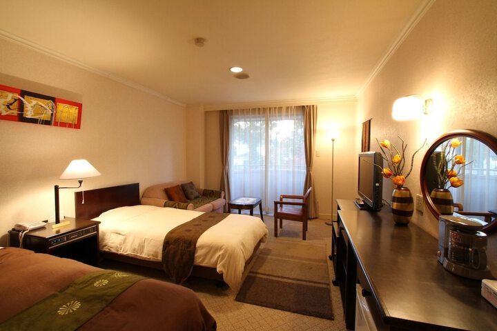 Room 6 of 38