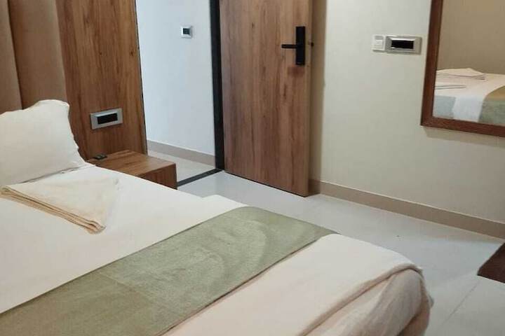 Room 12 of 21