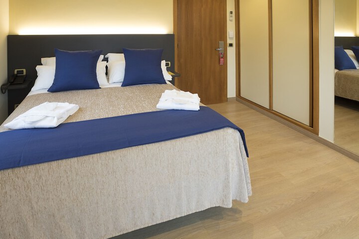 Room 9 of 26