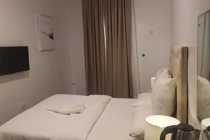 Room 14 of 27
