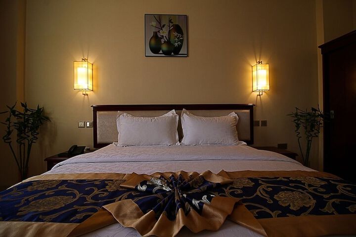 Room 7 of 9