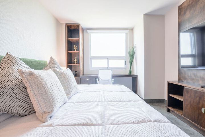 Room 45 of 233