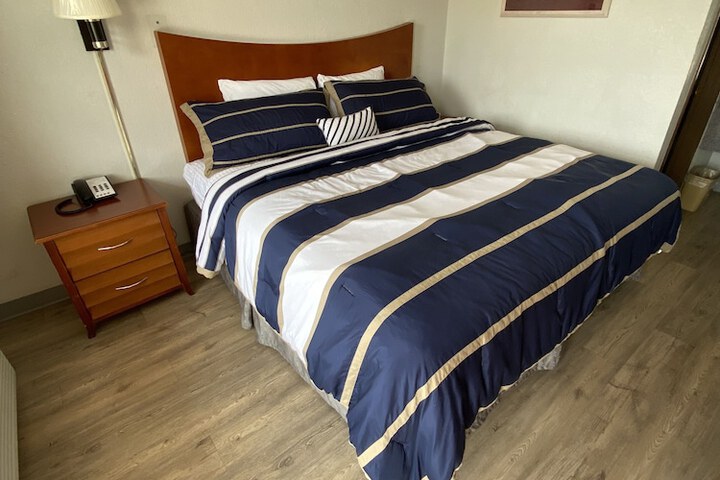 Single King Bed (14 of 20)