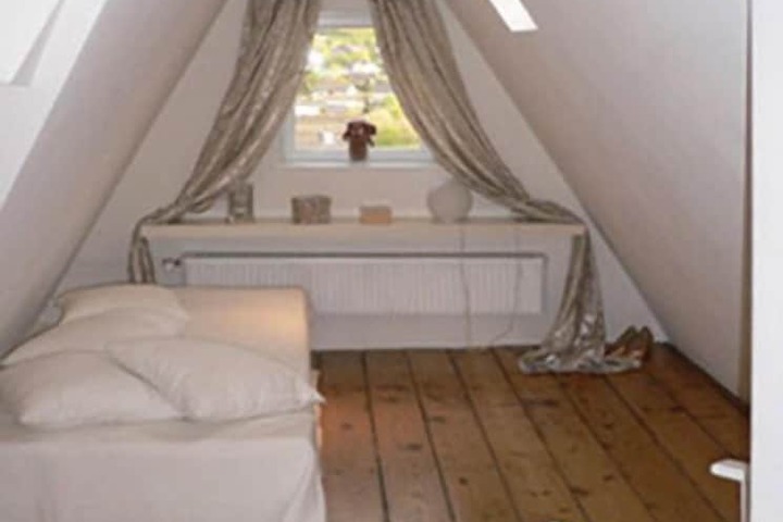 Room 3 of 20