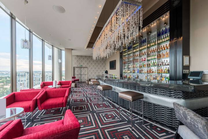 Lounge 52 of 62
