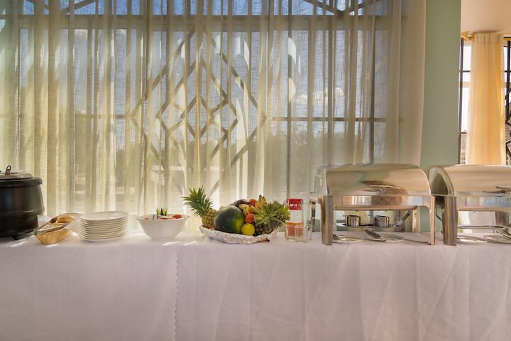 Dining 14 of 16