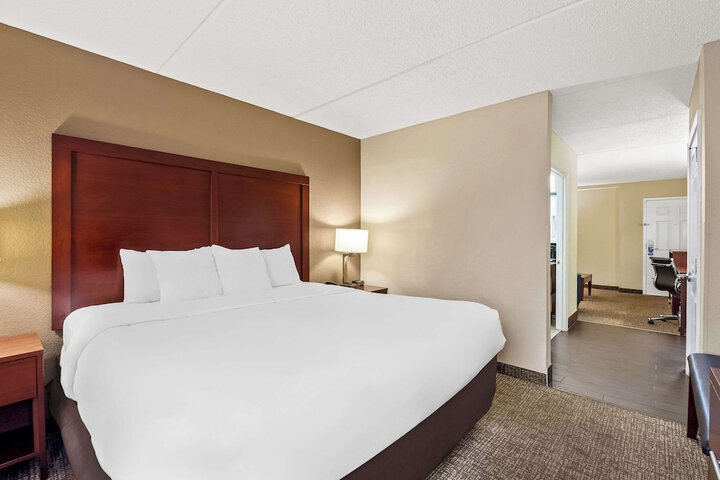 1 King Bed Suite (11 of 11)