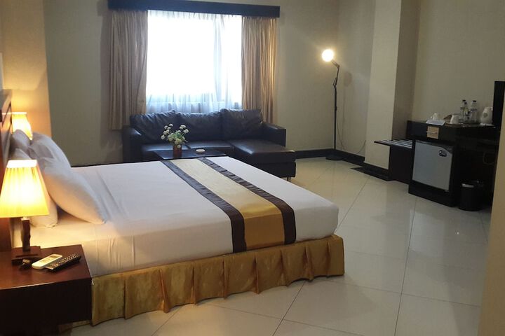 Room 2 of 8