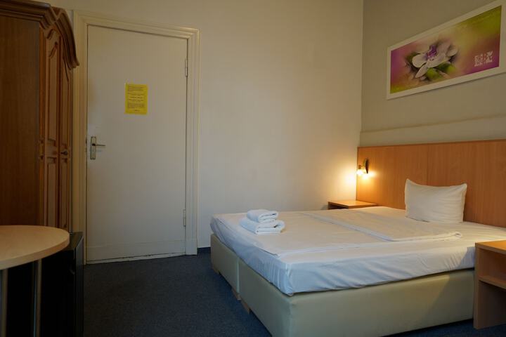 Room 44 of 82