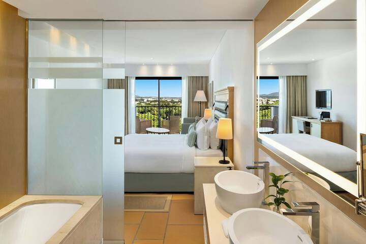 Room 43 of 184