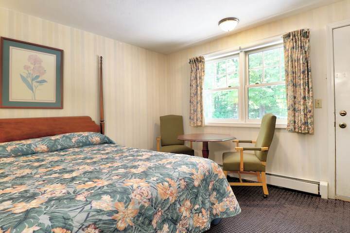 2 Queen Beds (7 of 16)