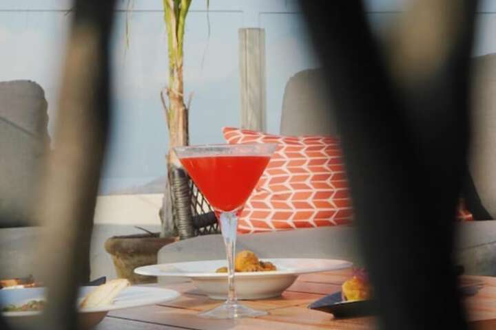 Lounge 63 of 107