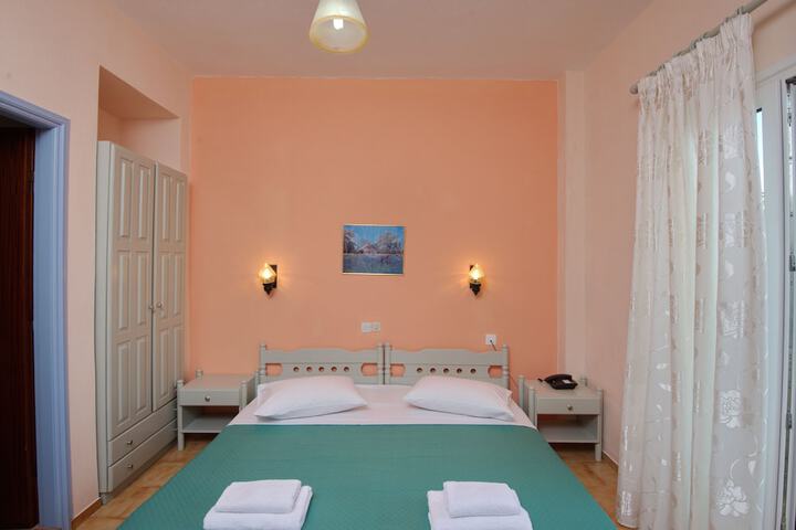Room 14 of 49