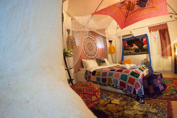 Room 15 of 239
