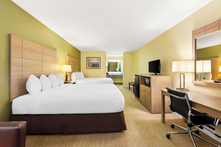 Room 12 of 25
