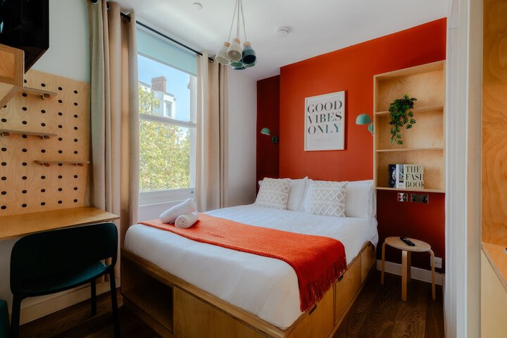 Room 4 of 28