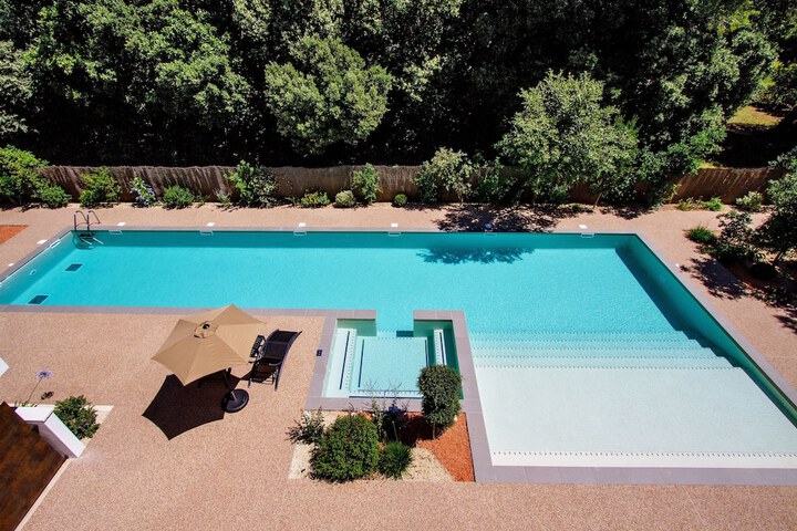 Hotel with Pool