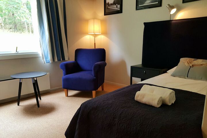 Room 5 of 106