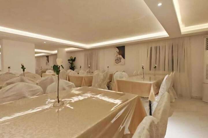 Ballroom/Hall 12 of 13