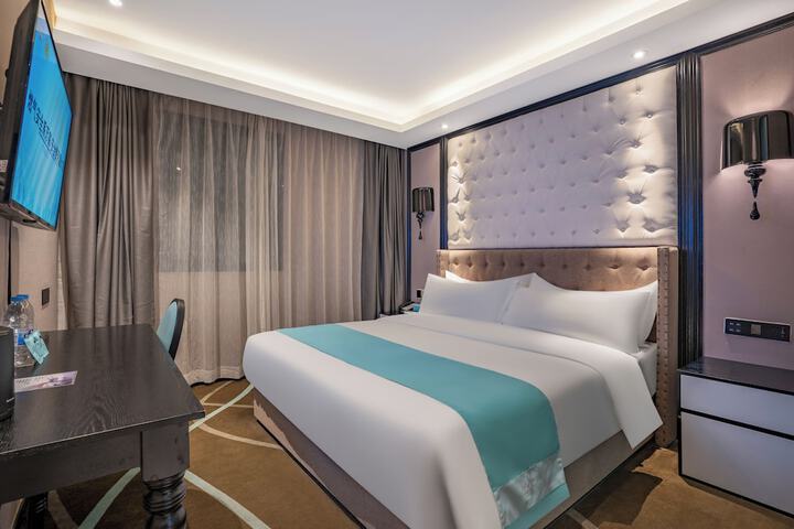 Room 18 of 42