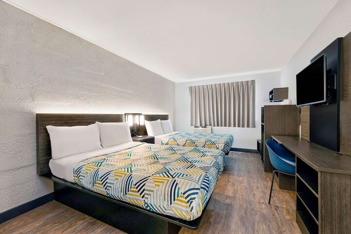 Room 7 of 28
