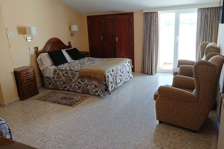 Room 12 of 33