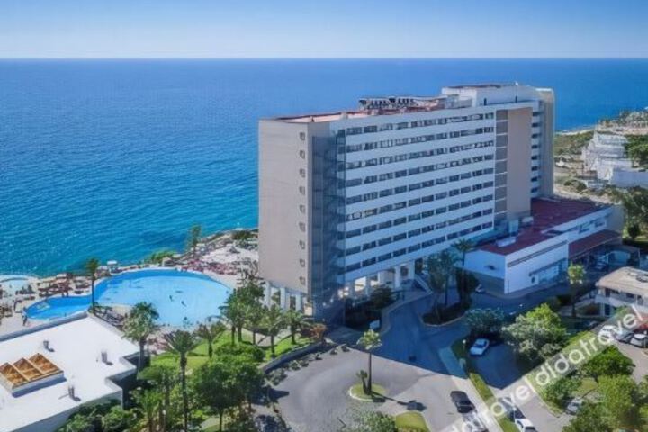 Hotel 5 of 50