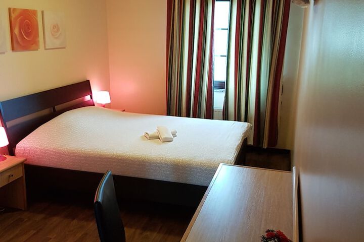 Room 7 of 33