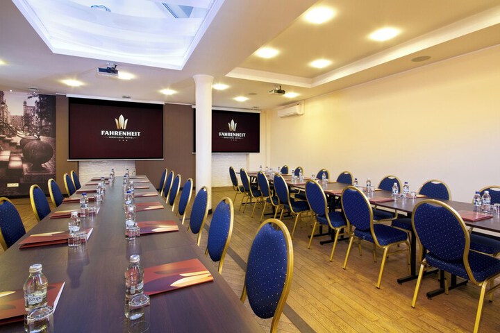 Business Center 14 of 17