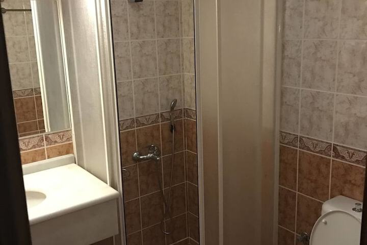 Room 8 of 16