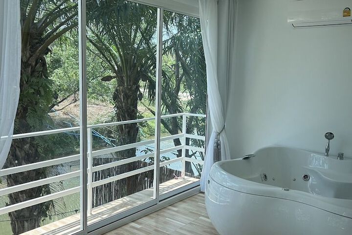 Room 27 of 35