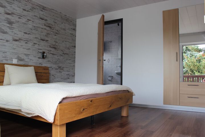 Room 13 of 38