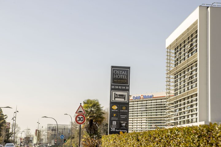 Hotel Exterior 83 of 86