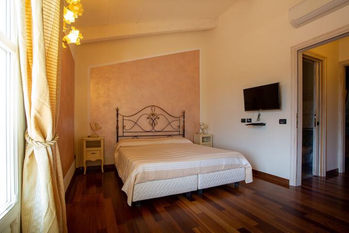 Room 18 of 95