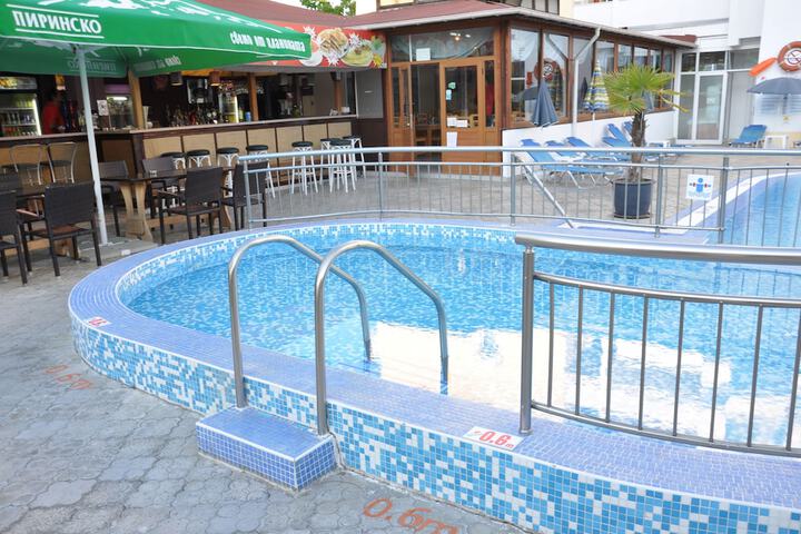 Hotel with Pool