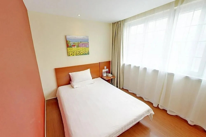 Room 5 of 12