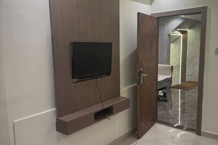 Room 10 of 38