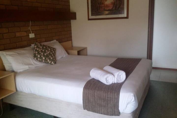 Room 2 of 32