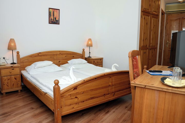 Room 2 of 38