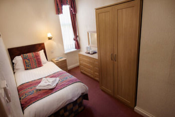 Room 8 of 28