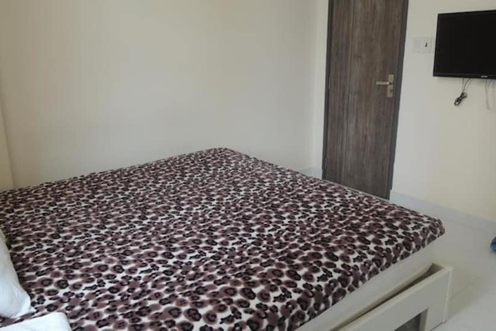 Room 9 of 34
