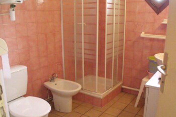 Room 3 of 6