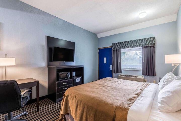 1 King Bed (8 of 12)