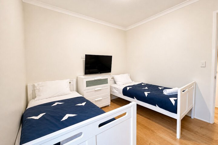 Room 2 of 32