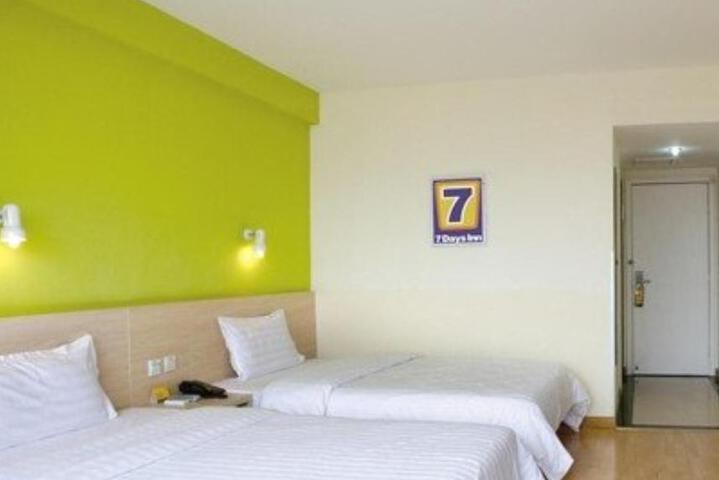Room 5 of 8