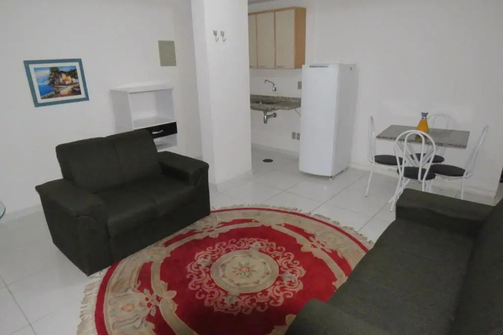 Room 4 of 9