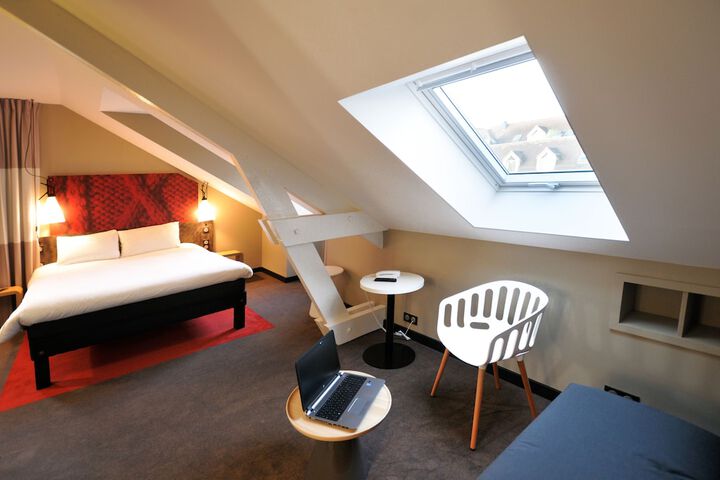 Room 4 of 92