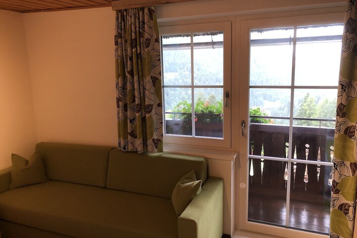 Room 8 of 33